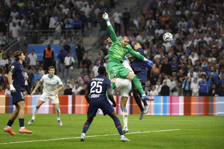 魔鬼主场告破！猛龙此前主场8连胜，被湖人终结（湖人终结猛龙主场八连胜，魔鬼主场神话告破）