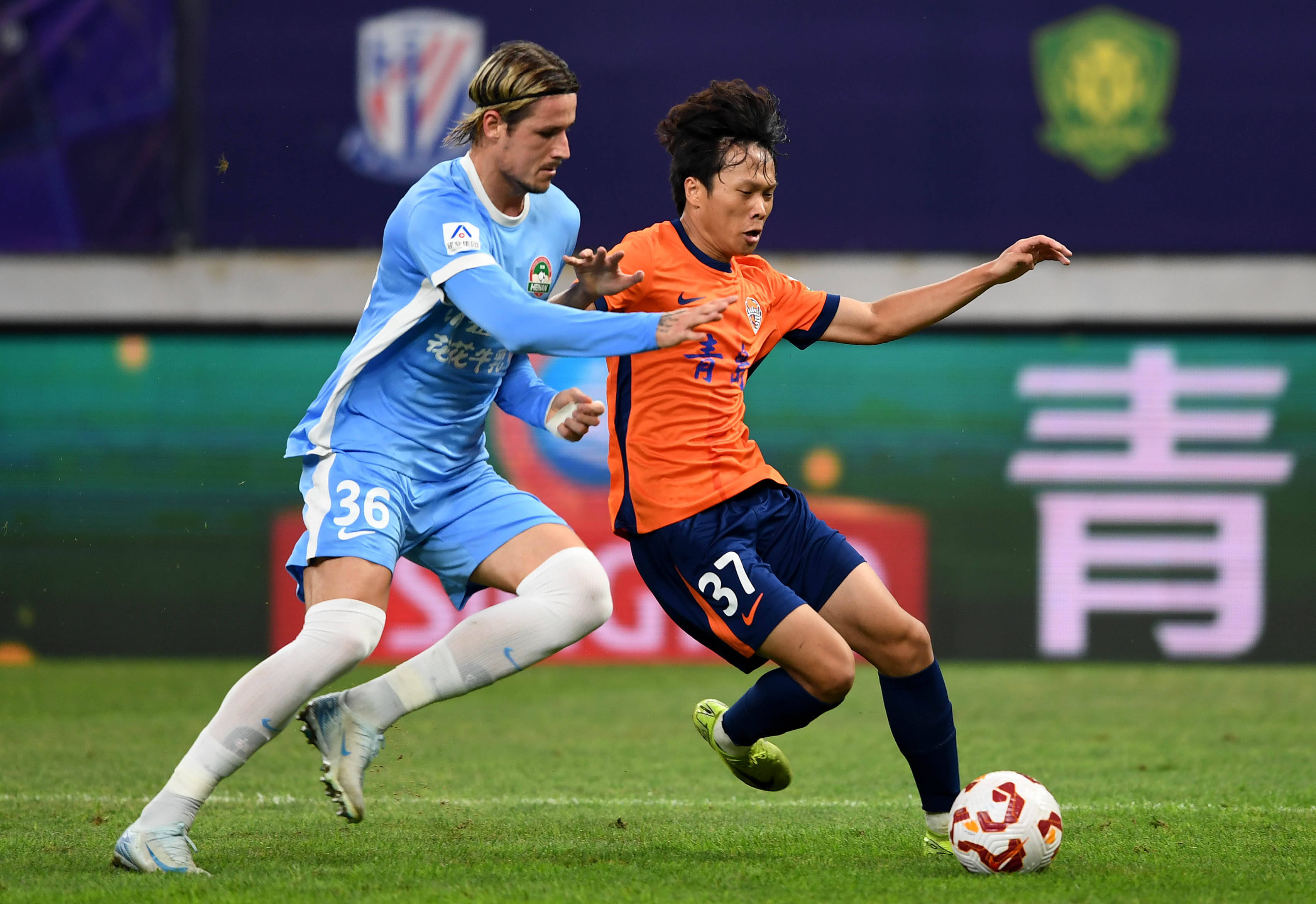 体坛联播｜曼联战平西汉姆5轮仅1胜，米兰意大利杯遭淘汰（体坛速递｜曼联近5轮仅1胜战平西汉姆，米兰意杯出局）