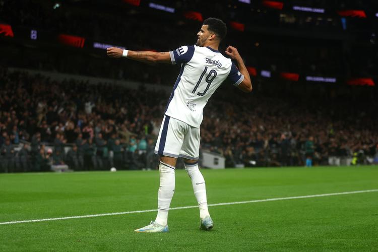 半场战报：米兰0-0拉齐奥，迈尼昂献神扑，红黑军团0射正（半场快讯：米兰与拉齐奥互交白卷，迈尼昂神扑救险，红黑零射正）