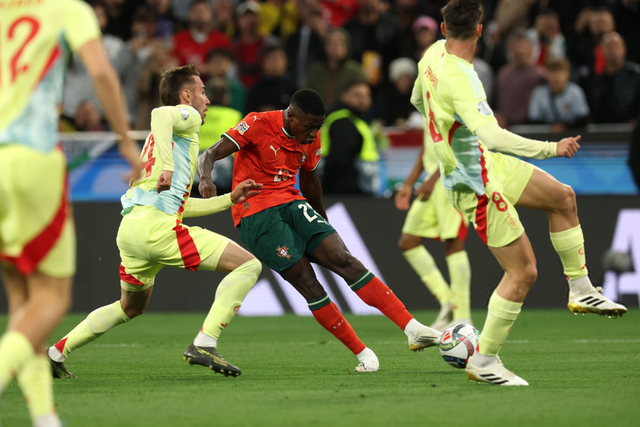 安永佳：赛季结束心情开心，希望明年表现更上一层楼（安永佳：赛季收官喜悦，期待明年更进一步）