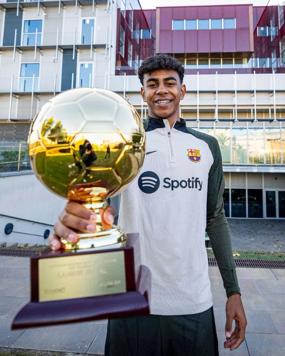 全家福宣，U16国少小将万项加盟塞尔超贝尔格莱德红星俱乐部（贝尔格莱德红星全家福官宣：U16国少万项正式加盟）