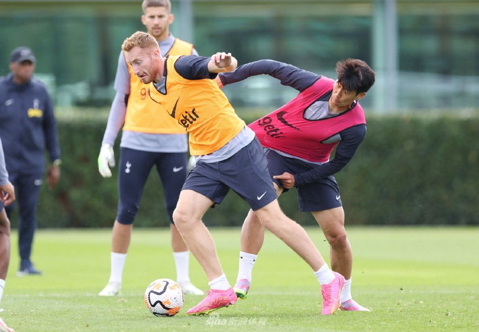 82岁前曼联球星中370万大奖 曾躲过慕尼黑空难（82岁前曼联名宿喜中370万大奖，曾在慕尼黑空难中幸存）