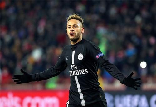 荣耀时刻，姆巴佩领取皇马11月最佳球员奖（姆巴佩荣膺皇马11月最佳球员）