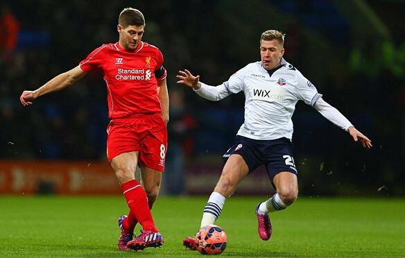 半场战报：皇家奥维耶多0-0奥萨苏纳（半场战况：皇家奥维耶多与奥萨苏纳0-0暂时握手言和）