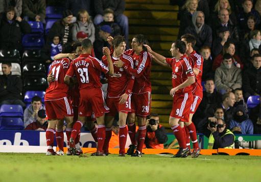 足球欧洲媒体评最佳11人阵容，无人争议（欧洲媒体评选足球最佳十一人，公认无争议）