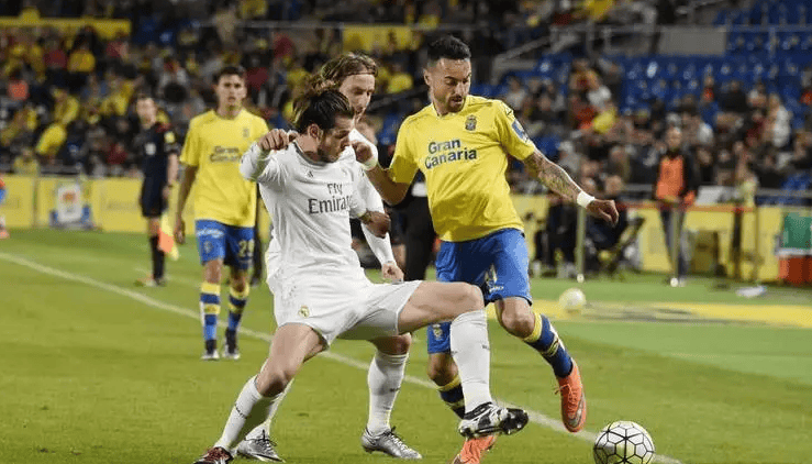 北京国安玄学加持？罕见：河南球迷震撼出征，大量聚集在候车厅（北京国安气运加成？少见一幕：河南球迷浩浩荡荡启程，候车厅人潮涌动）